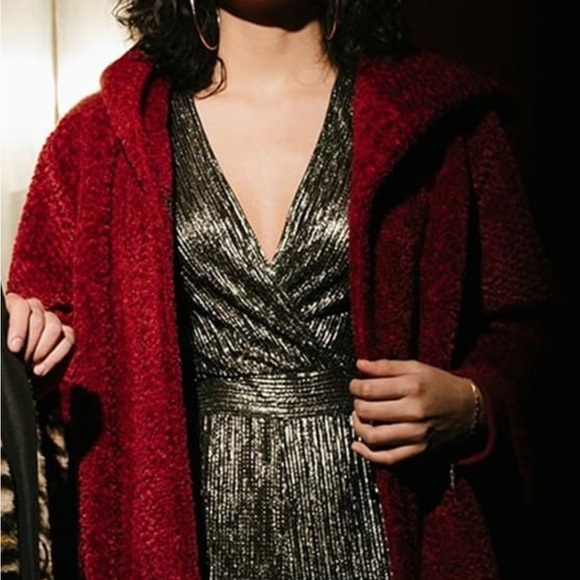 Nikki Jones crushed red hooded faux fur jacket NWT - Picture 2 of 10